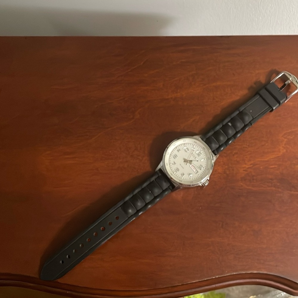 Fossil Watch With Silicone Strap - image 1